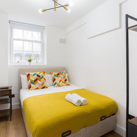 City Centre One Bedroom Apartment Next To Station, Newly Renovated London Exterior photo