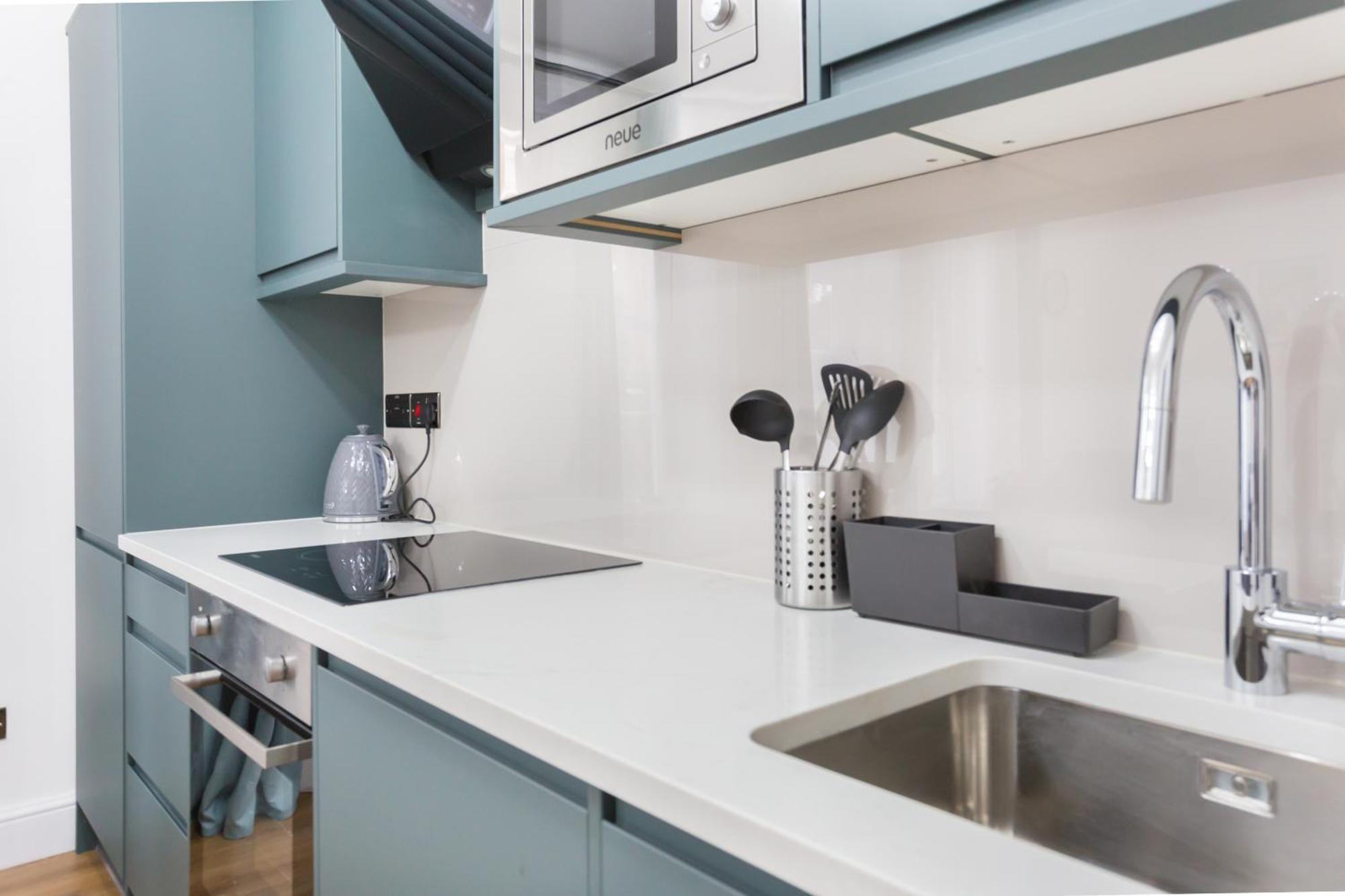 City Centre One Bedroom Apartment Next To Station, Newly Renovated London Exterior photo
