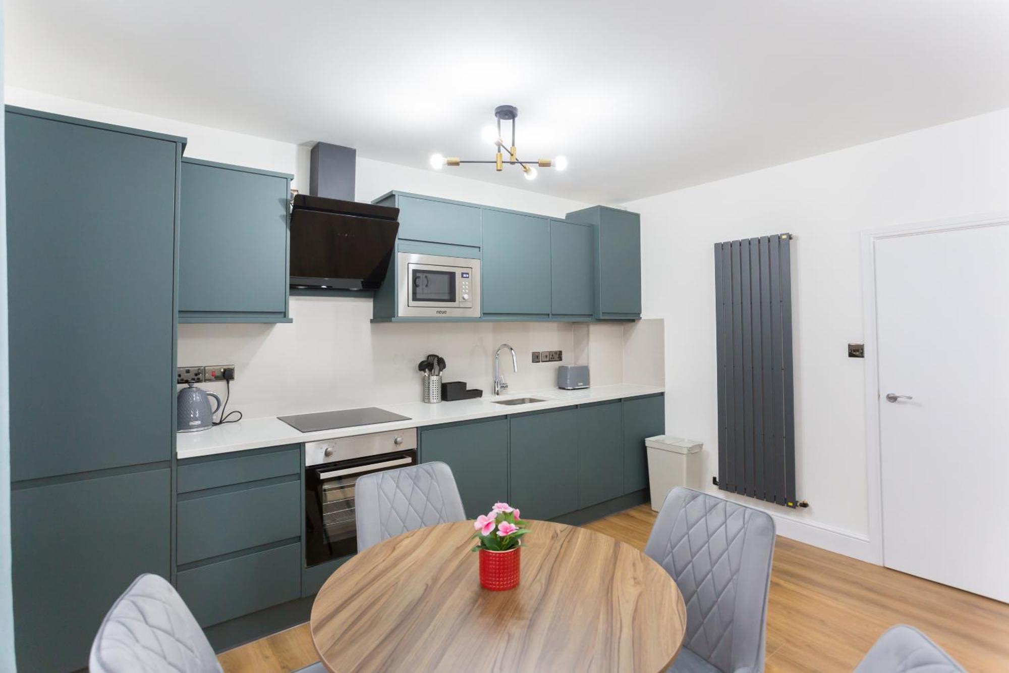 City Centre One Bedroom Apartment Next To Station, Newly Renovated London Exterior photo