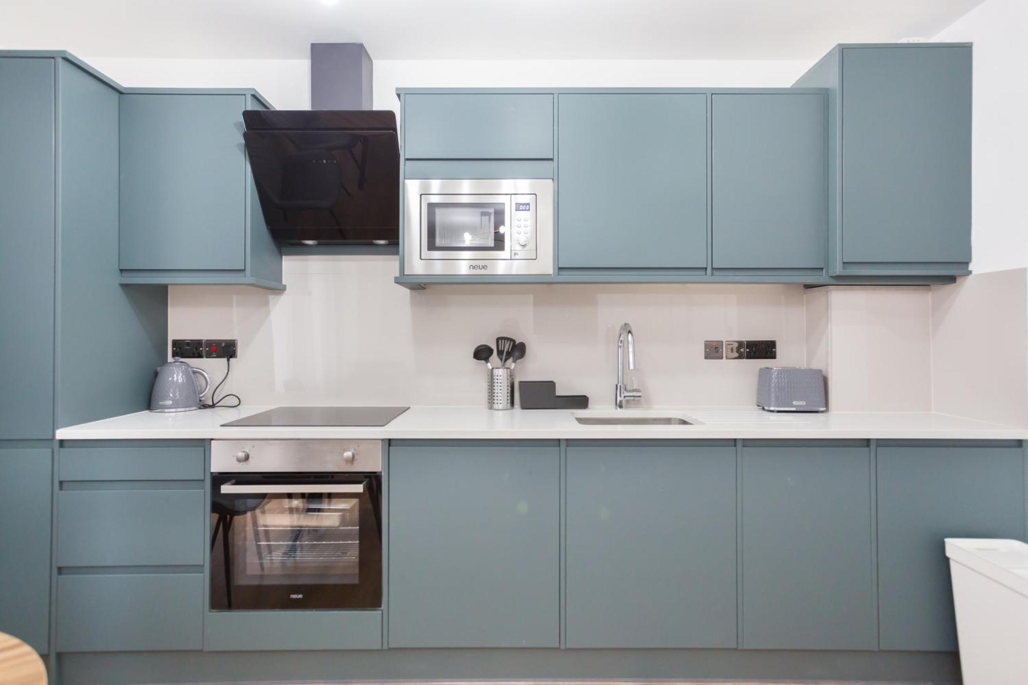 City Centre One Bedroom Apartment Next To Station, Newly Renovated London Exterior photo
