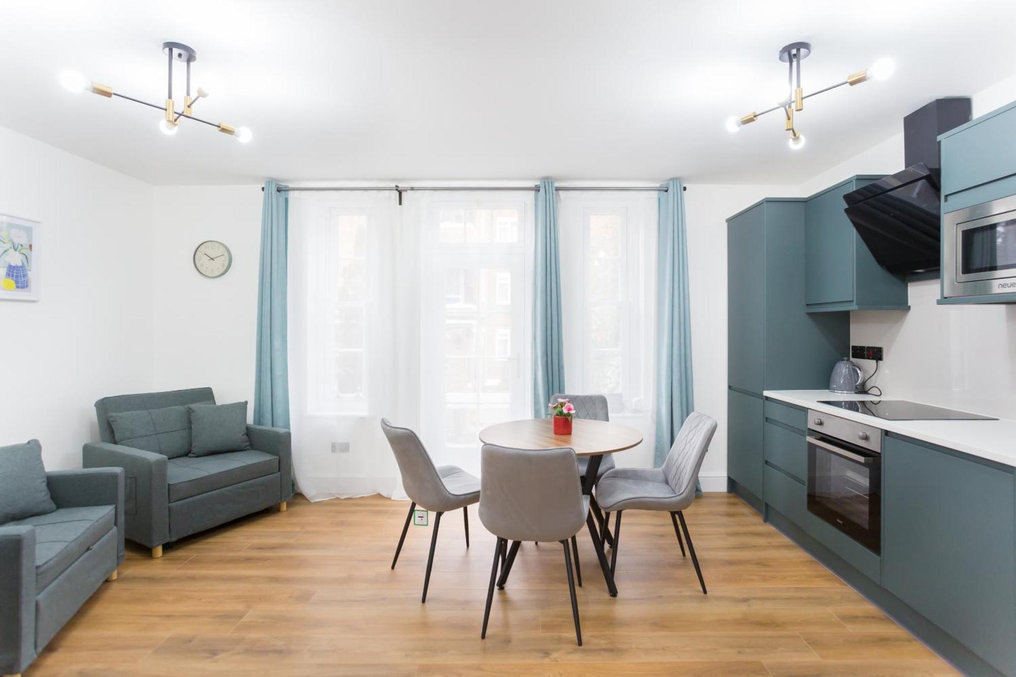 City Centre One Bedroom Apartment Next To Station, Newly Renovated London Exterior photo
